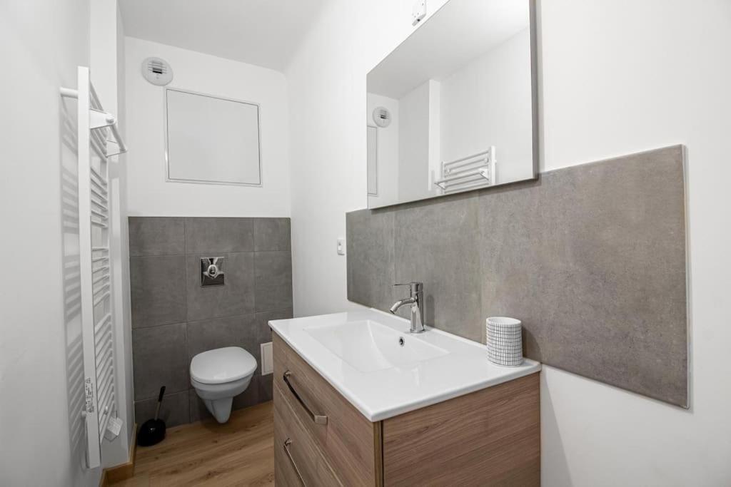 Sweet-Haven 4 Pers, Calme, Proche Autoroute Apartman Bousse  Kültér fotó